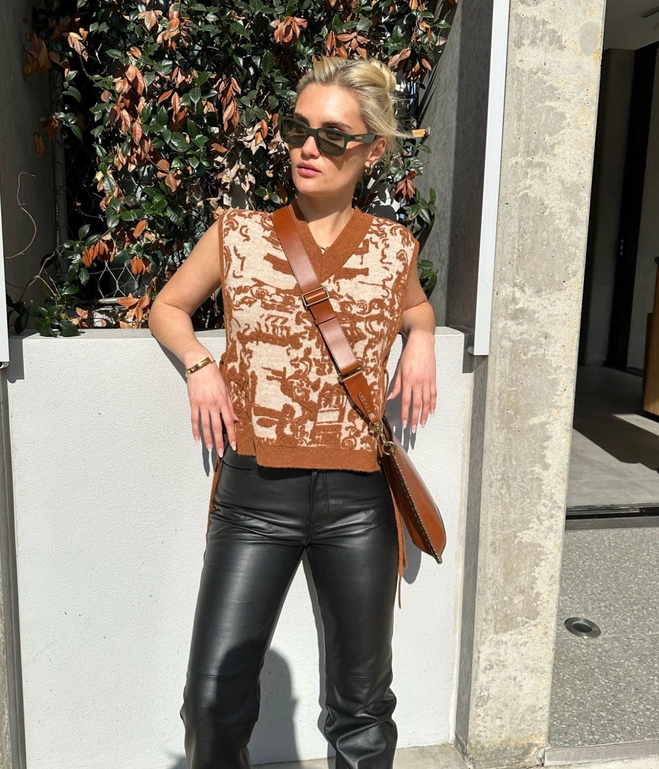 CITRO JACQUARD VEST- BROWN | REJINA PYO | REJINA PYO CITRO JACQUARD VEST- BROWN