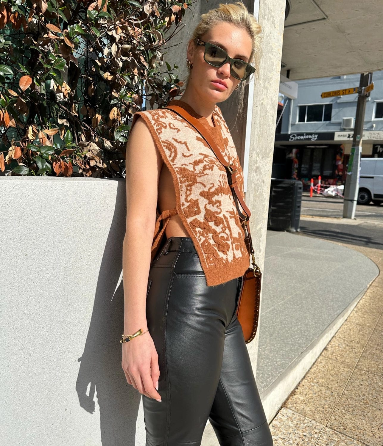 CITRO JACQUARD VEST- BROWN | REJINA PYO | REJINA PYO CITRO JACQUARD VEST- BROWN