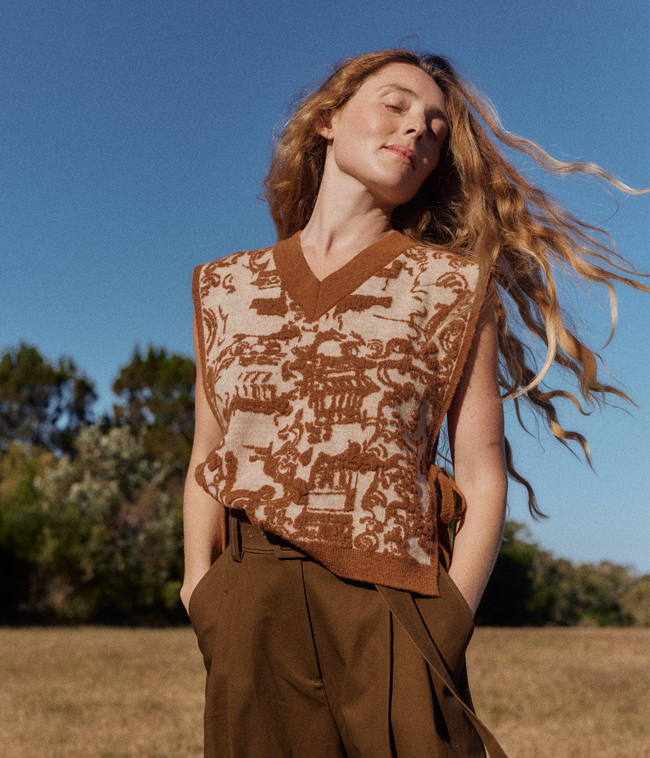 CITRO JACQUARD VEST- BROWN | REJINA PYO | REJINA PYO CITRO JACQUARD VEST- BROWN