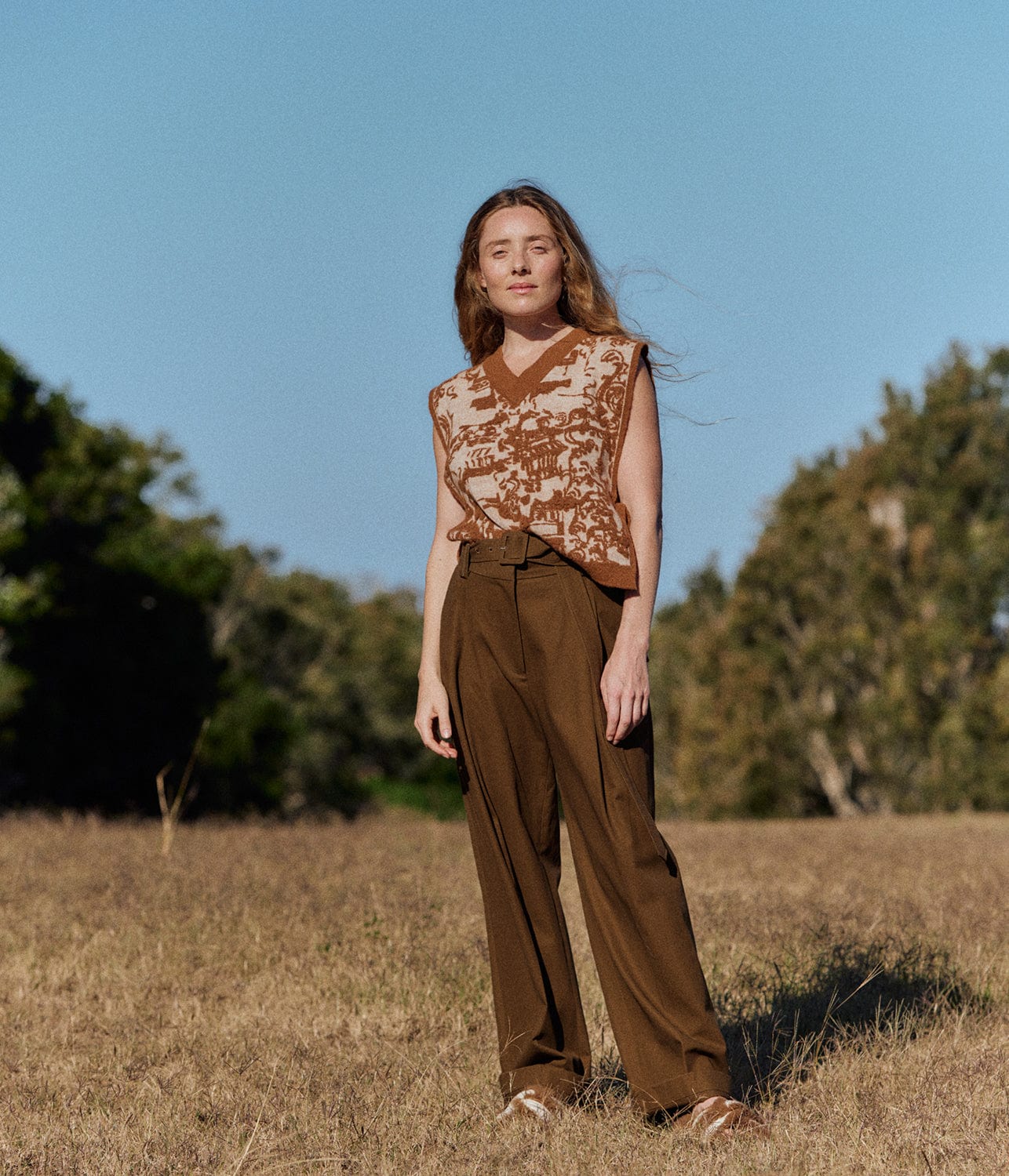 CITRO JACQUARD VEST- BROWN | REJINA PYO | REJINA PYO CITRO JACQUARD VEST- BROWN
