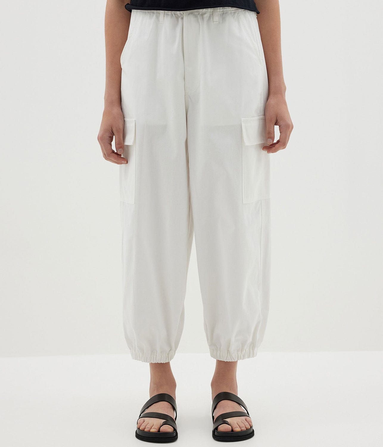 COTTON CANVAS CARGO PANT- WHITE | BASSIKE | BASSIKE COTTON CANVAS CARGO PANT- WHITE