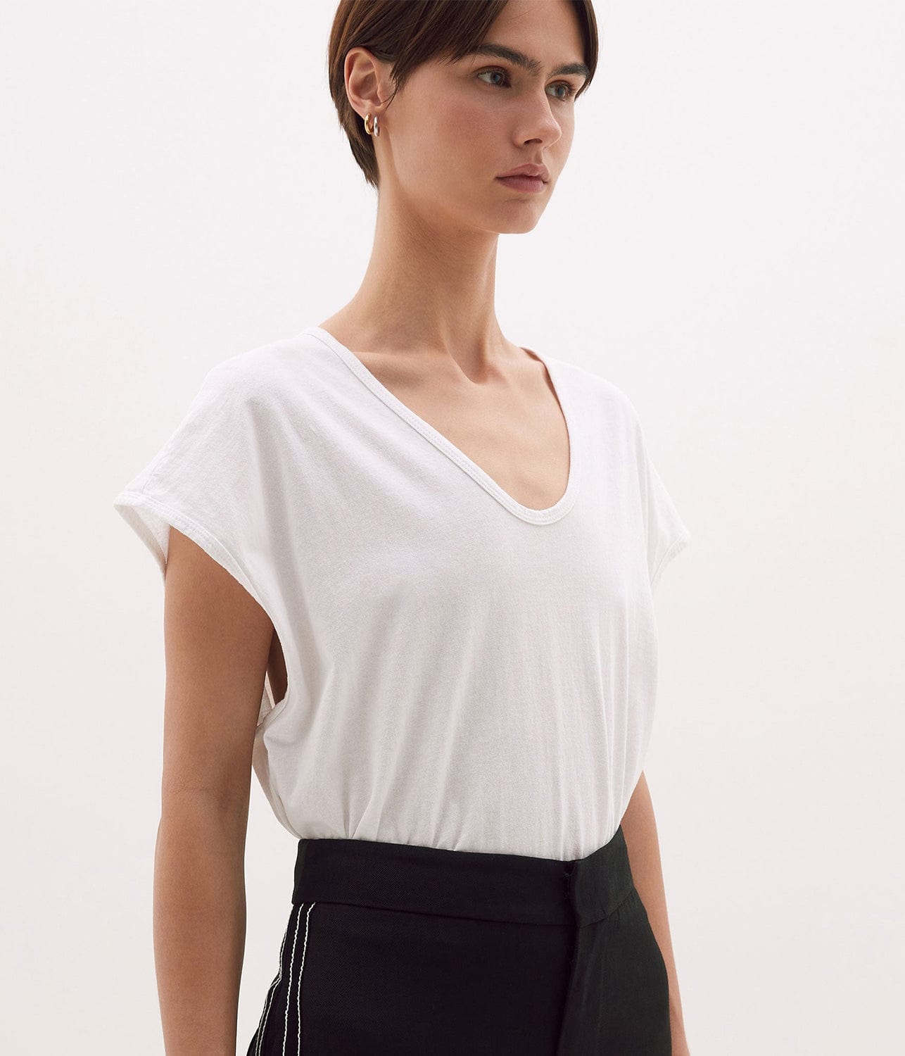 FINE BIND SCOOP NECK TANK- WHITE | BASSIKE | BASSIKE FINE BIND SCOOP NECK TANK- WHITE