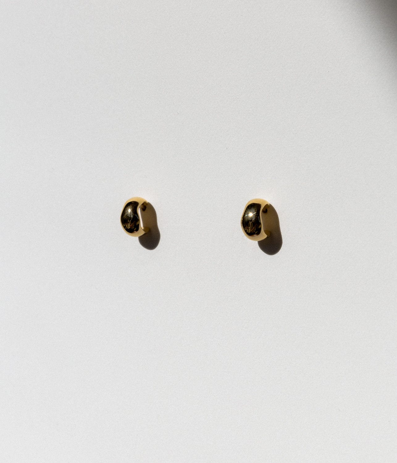 JASMIN SMALL HOOP- GOLD | JASMIN SPARROW | JASMIN SPARROW MAREA SMALL HOOP- GOLD