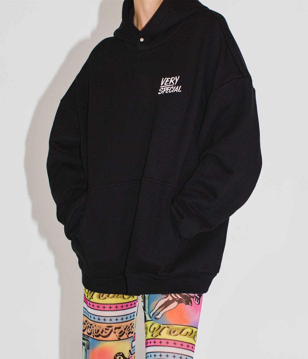 PYE POSTER HOODIE- BLACK | SOMETHING VERY SPECIAL | SOMETHING VERY SPECIAL PYE POSTER HOODIE- BLACK