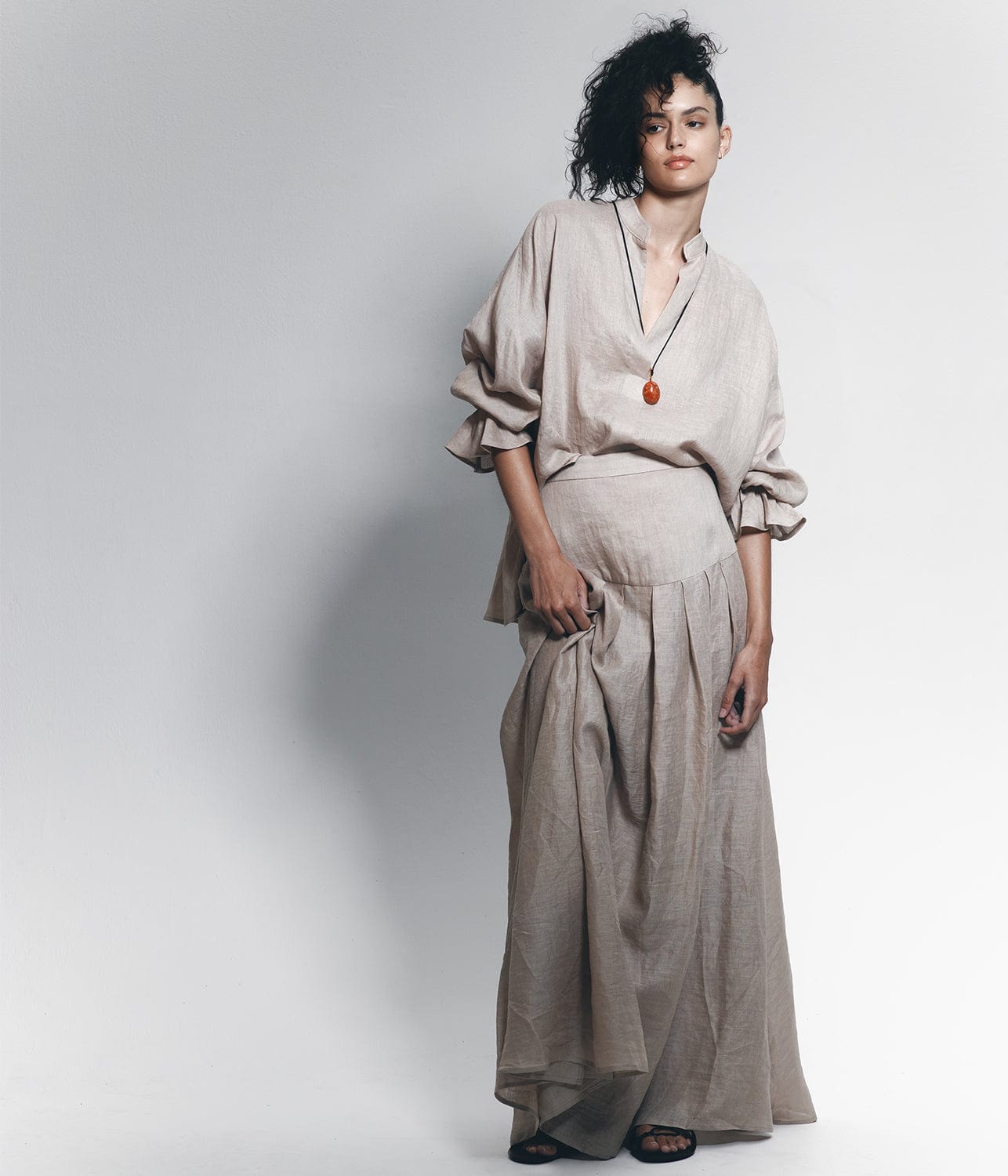 RUSSI SKIRT- STONE | SJC MADE FOR TRAVEL | SJC MADE FOR TRAVEL RUSSI SKIRT- STONE