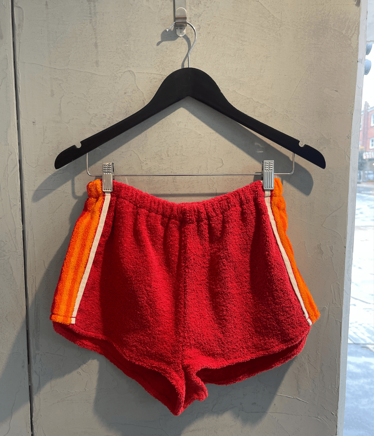 SCOOPED SHORT RED | O.R.A.N.A O.R.A.N.A SCOOPED SHORT RED