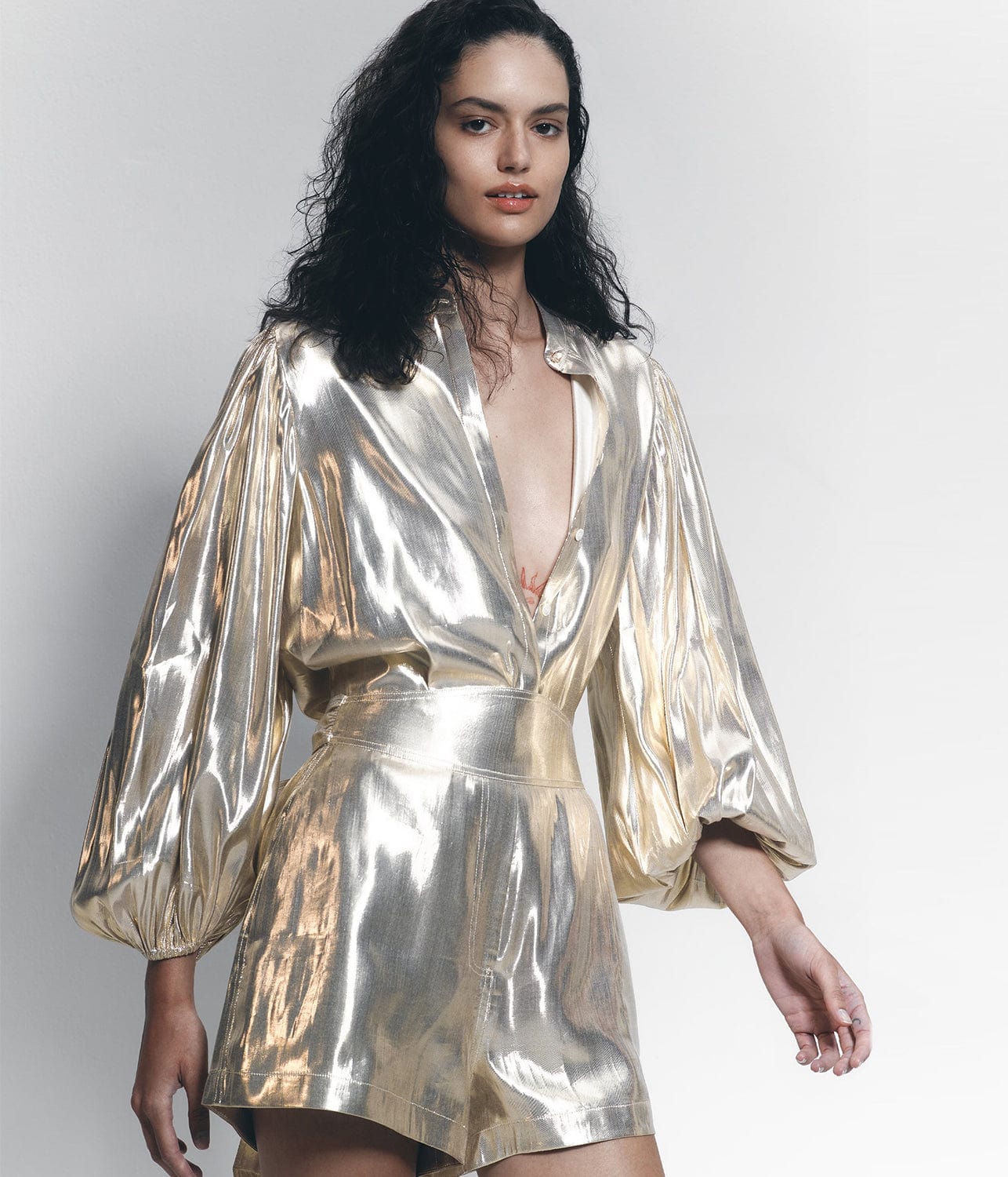 SJC MADE FOR TRAVEL MONTANA SHORT- LIQUID SILVER GOLD