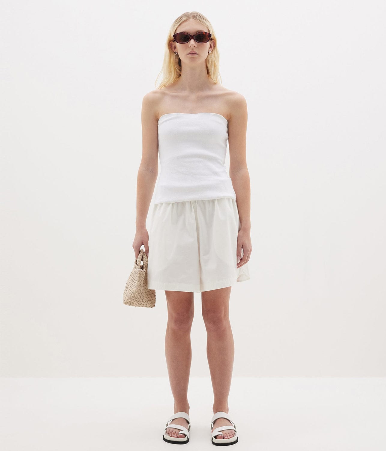 STRETCH COTTON TENNIS SHORT - WHITE | BASSIKE | BASSIKE STRETCH COTTON TENNIS SHORT - WHITE
