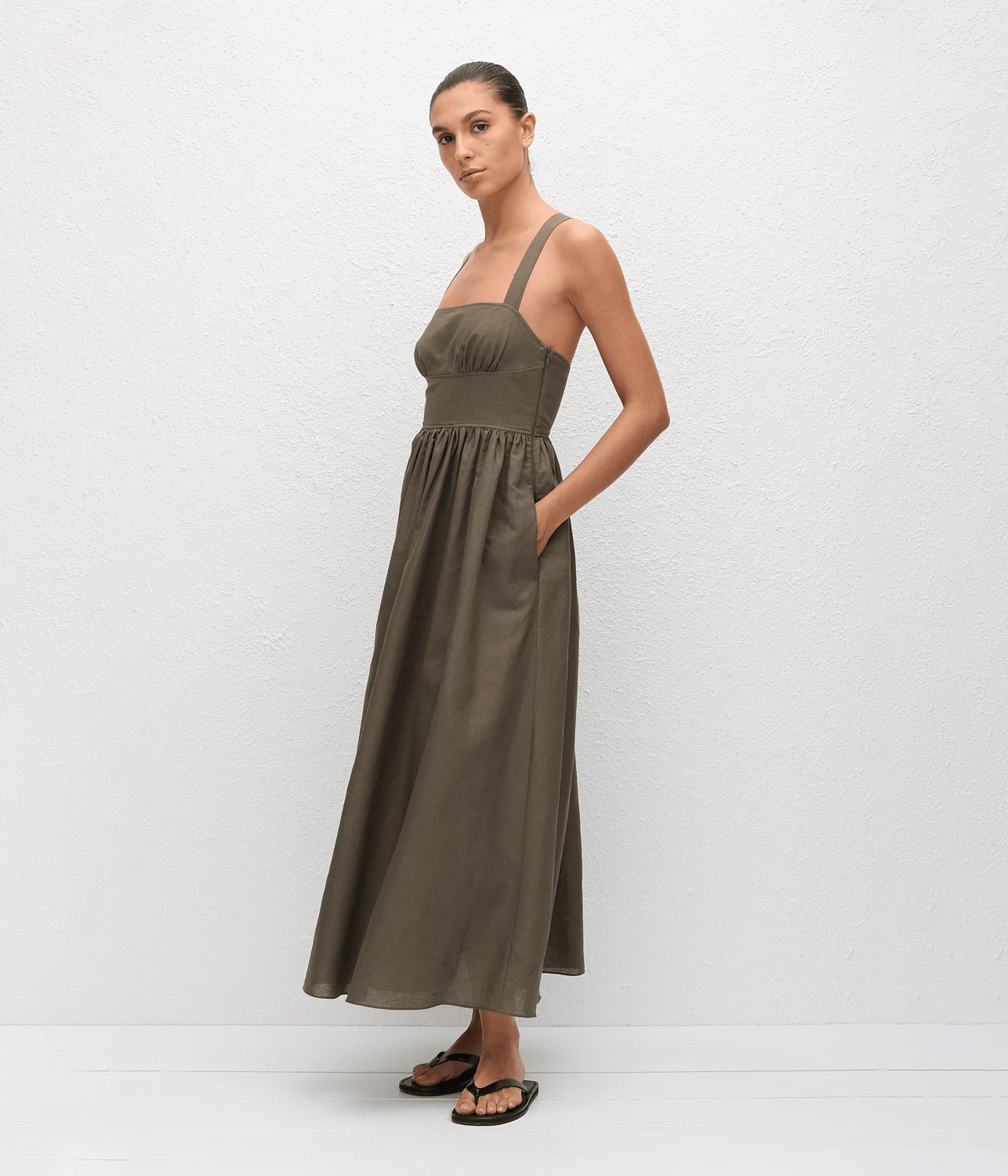 CROSSBACK LINEN DRESS | MATTEUA  MATTEAU CROSSBACK LINEN DRESS