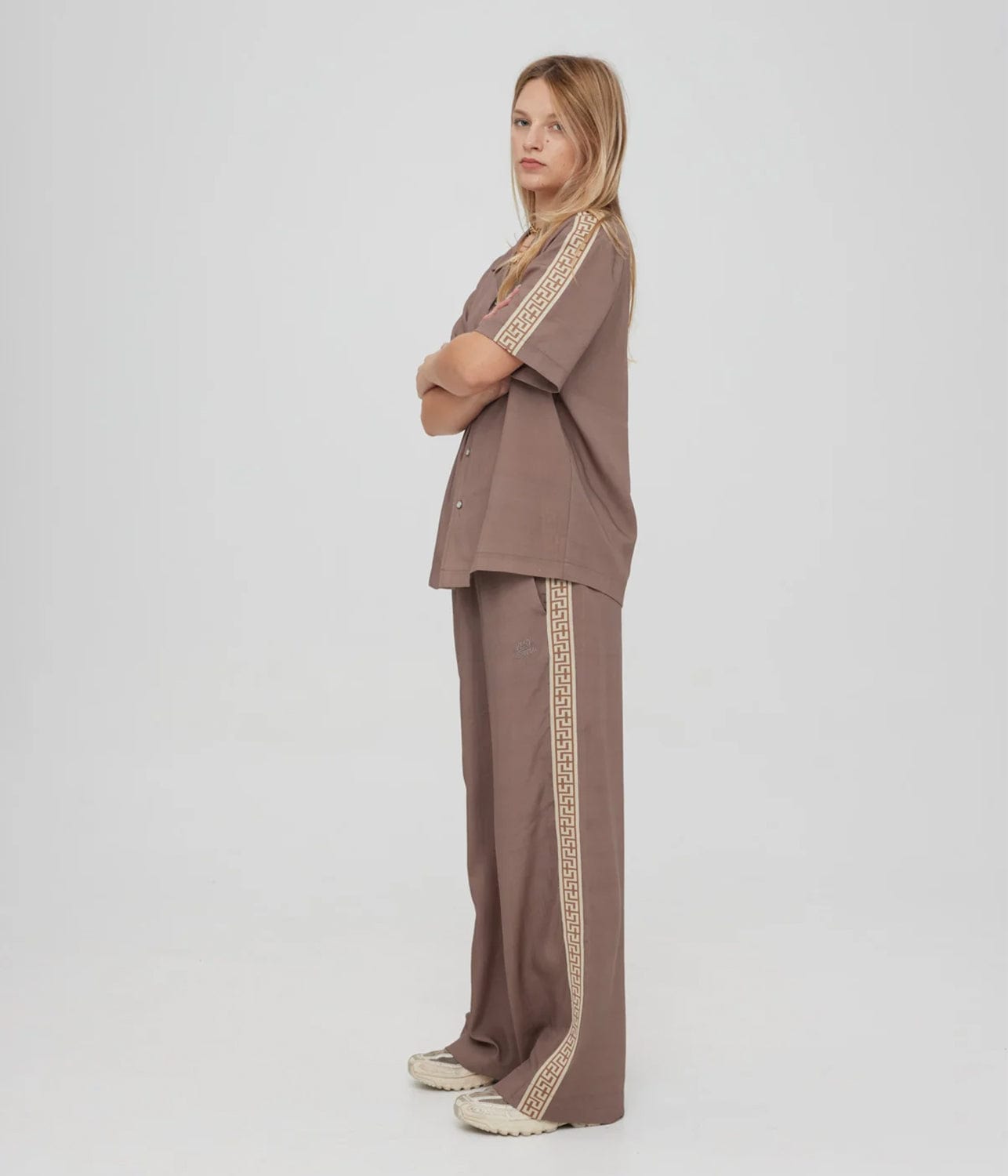 GEO VACAY PANT- DARK TAUPE | SOMETHING VERY SPECIAL |  SOMETHING VERY SPECIAL GEO VACAY PANT- DARK TAUPE