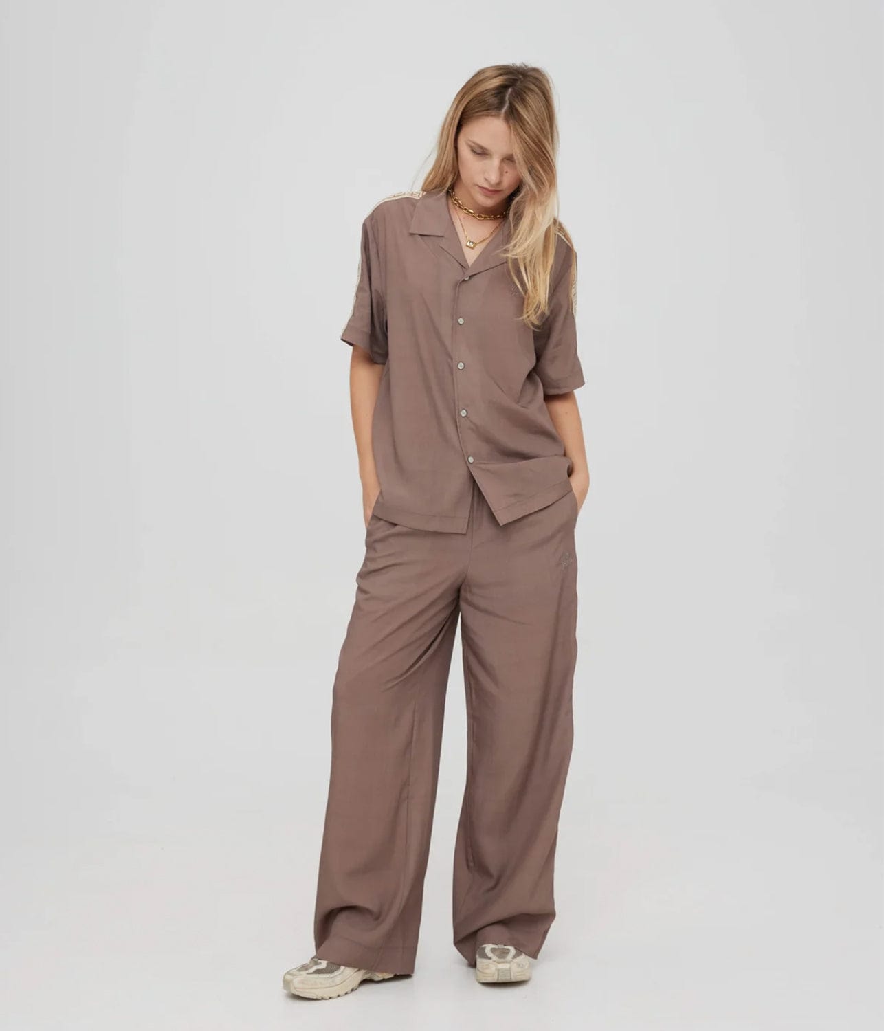 GEO VACAY PANT- DARK TAUPE | SOMETHING VERY SPECIAL |  SOMETHING VERY SPECIAL GEO VACAY PANT- DARK TAUPE