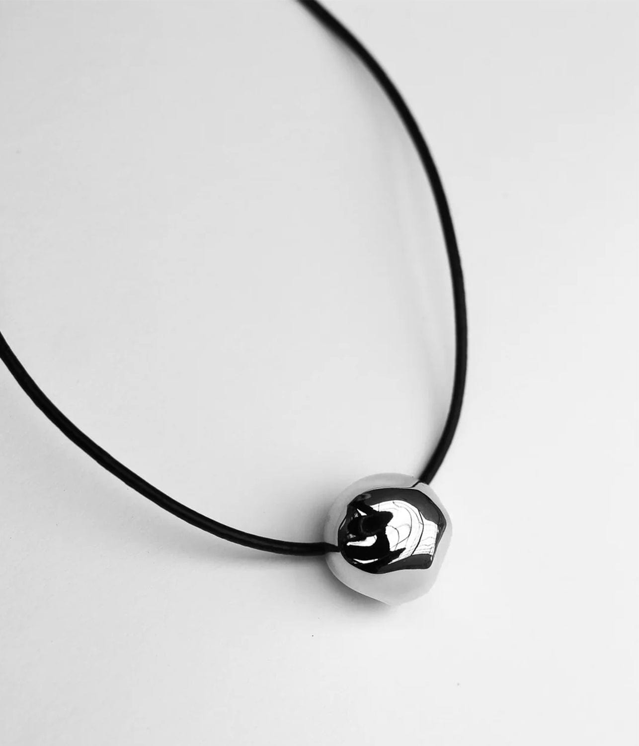 HAMMERED BALL LEATHER CHOKER- SILVER F+H HAMMERED BALL LEATHER CHOKER- SILVER