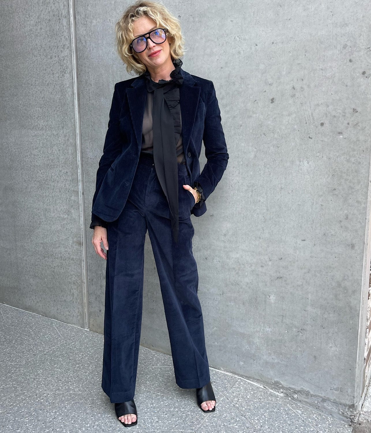 HIGH RISE RELAXED CORD TROUSER-NAVY | FRAME |  FRAME HIGH RISE RELAXED CORD TROUSER-NAVY