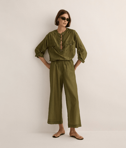 STRAIGHT PANT | SAFARI GREEN | SJC MADE FOR TRAVEL  SJC MADE FOR TRAVEL STRAIGHT PANT | SAFARI GREEN